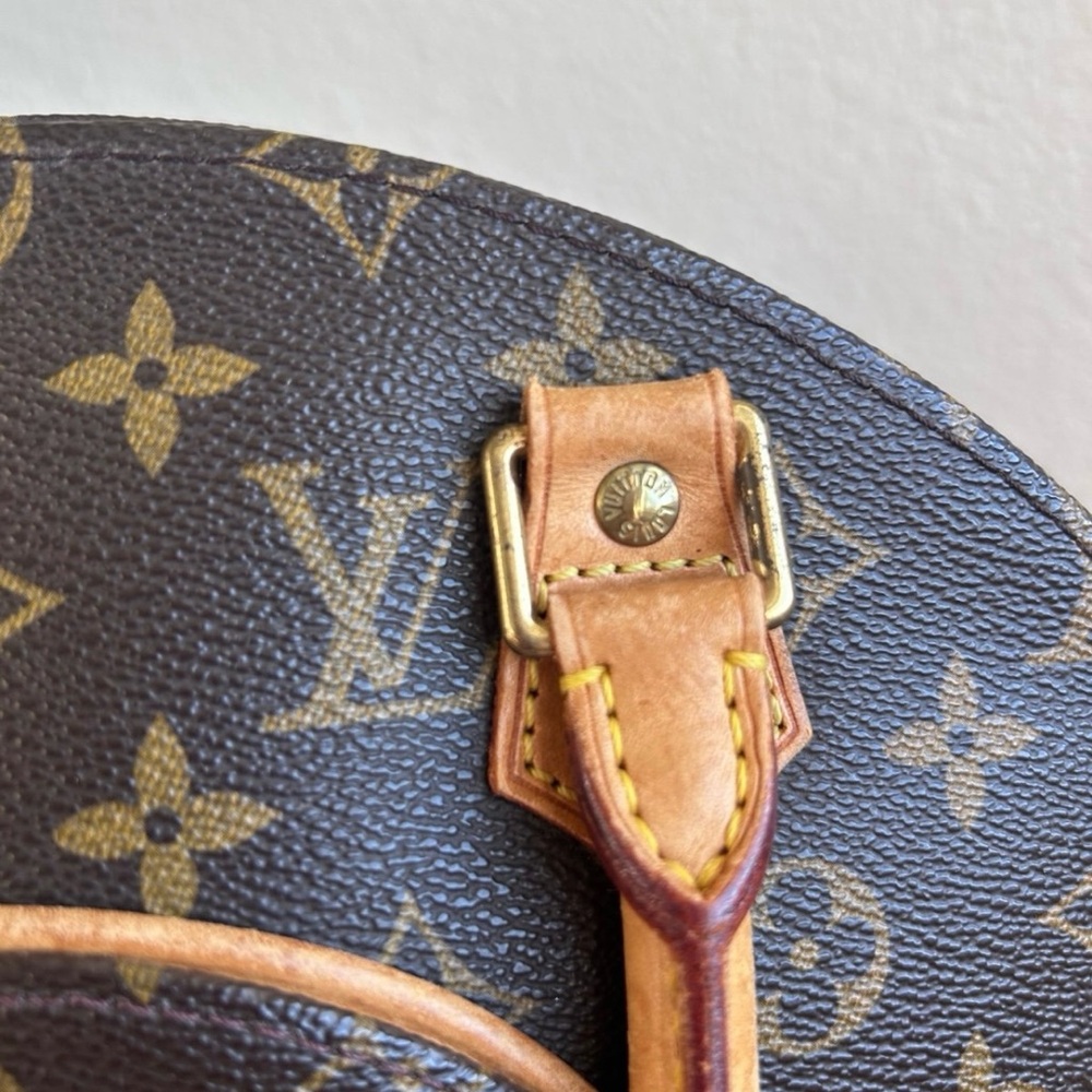 Louis Vuitton Handbag - Picture 8 of 12